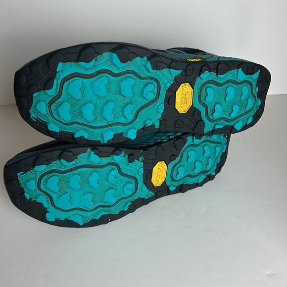 New Balance Sneakers - Women's 11 - Picture 10 of 10